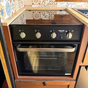 cuisinière gaz triple thetford dans un van