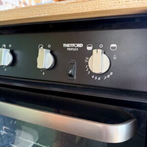 cuisinière gaz triple thetford bouton et plaques