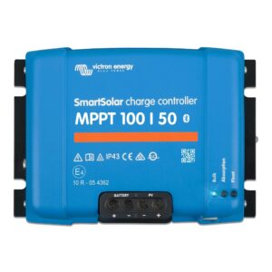 Vue de face du régulateur de charge SmartSolar MPPT 100/50 Victron avec affichage des connecteurs